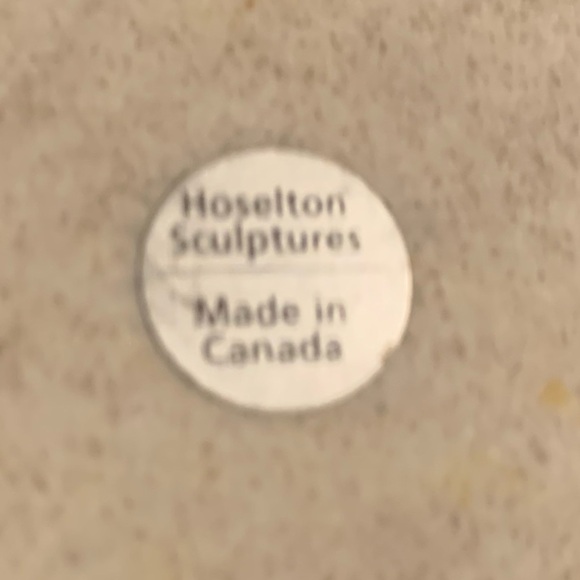 Hoselton Sculpture Polar Bear on Ice  - Made in Canada - missing baby polar - Picture 9 of 11